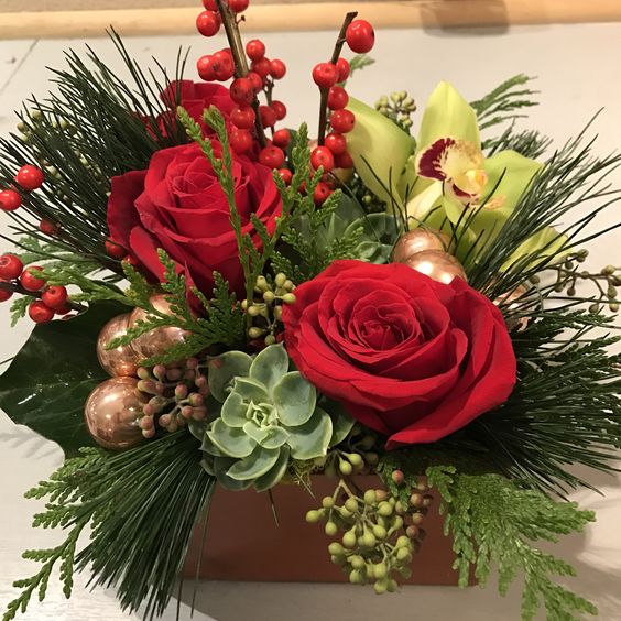 (image for) A Christmas Spirit centerpiece in a Wood Box